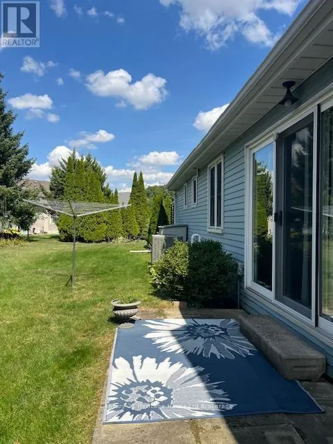 65 EDWIN CRESCENT