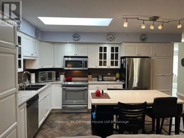 65 EDWIN CRESCENT
