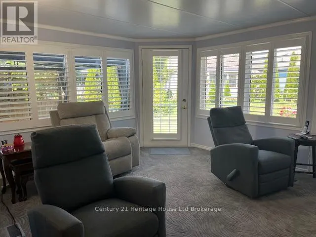 65 EDWIN CRESCENT