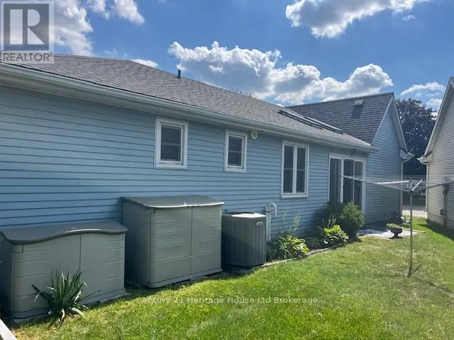 65 EDWIN CRESCENT