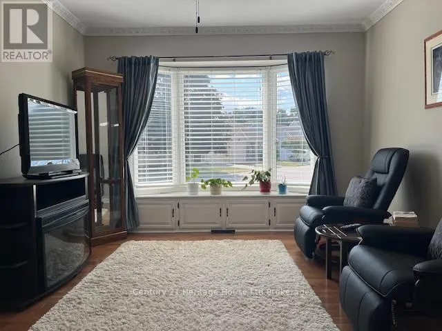 65 EDWIN CRESCENT