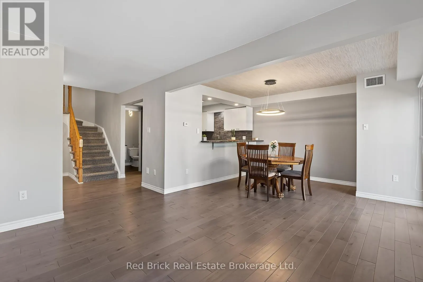 221 - 458 JANEFIELD AVENUE, #221