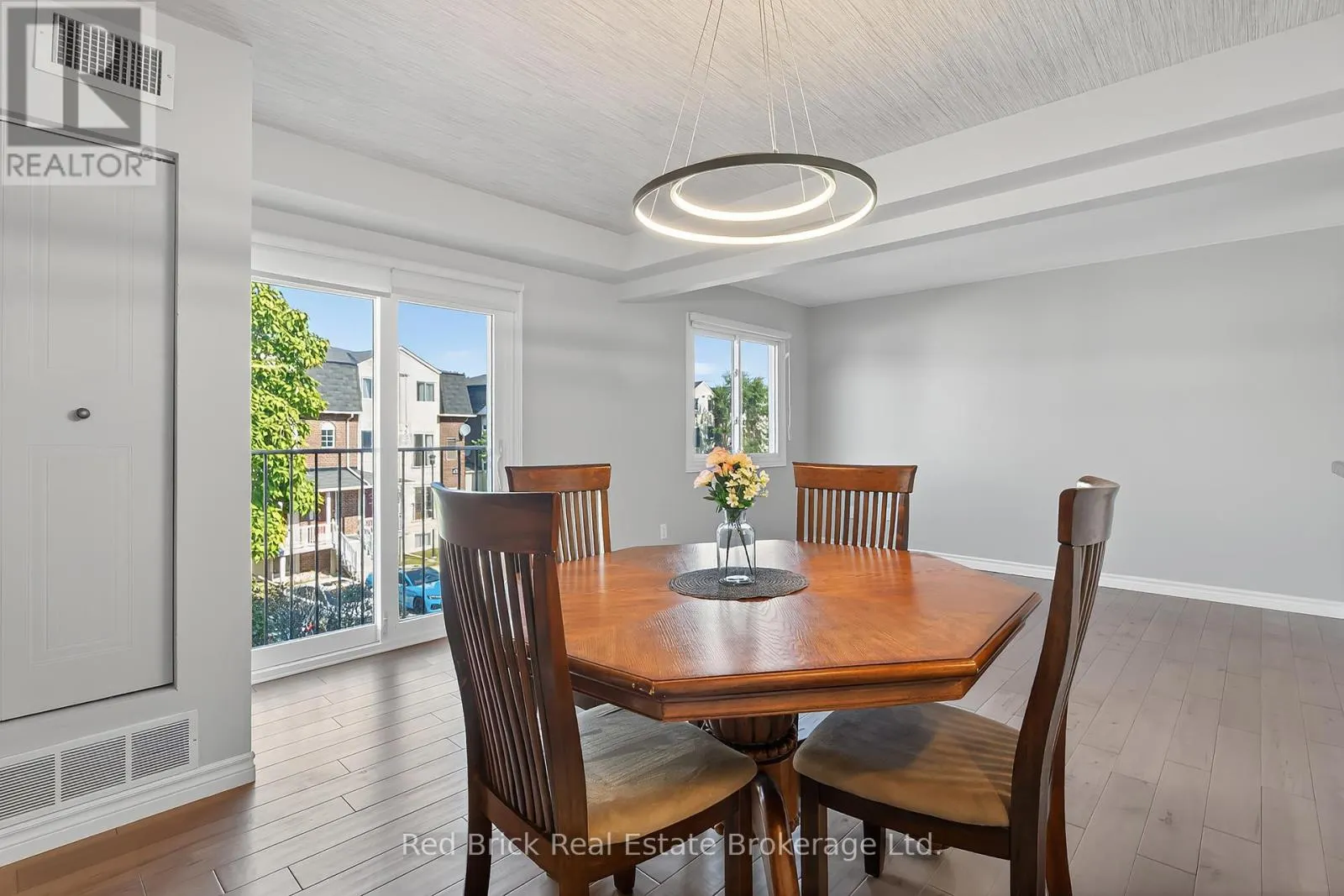 221 - 458 JANEFIELD AVENUE, #221
