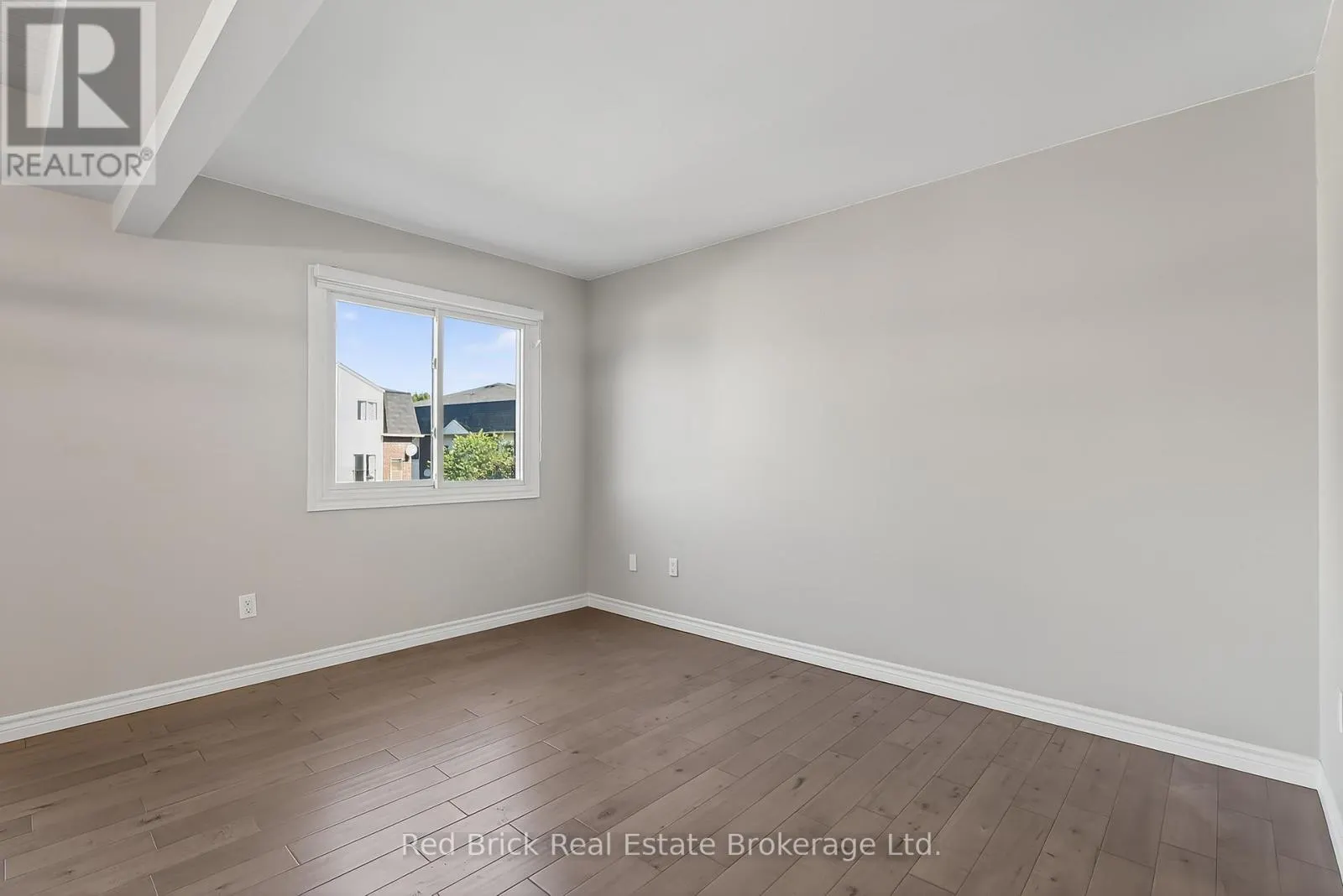 221 - 458 JANEFIELD AVENUE, #221