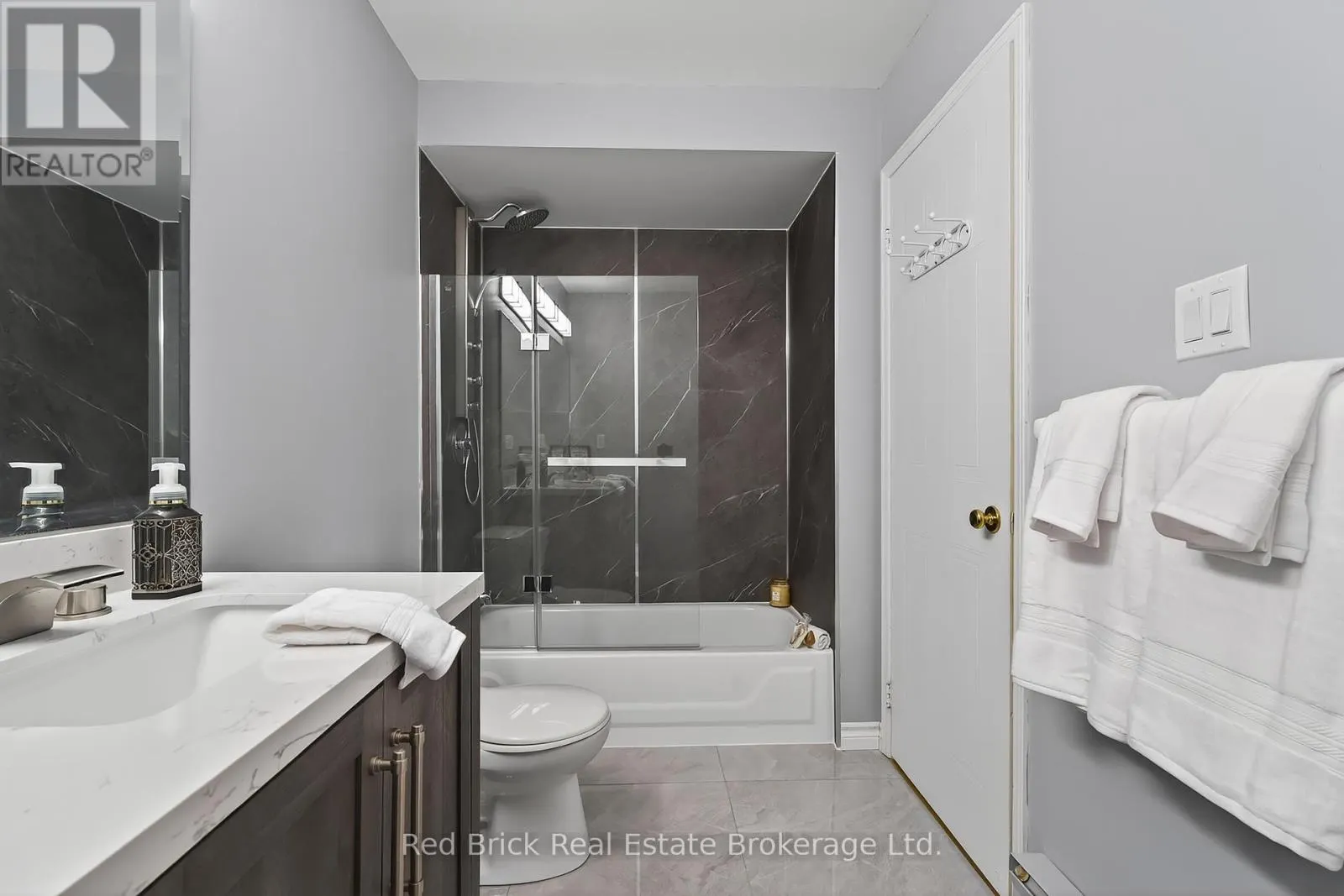 221 - 458 JANEFIELD AVENUE, #221