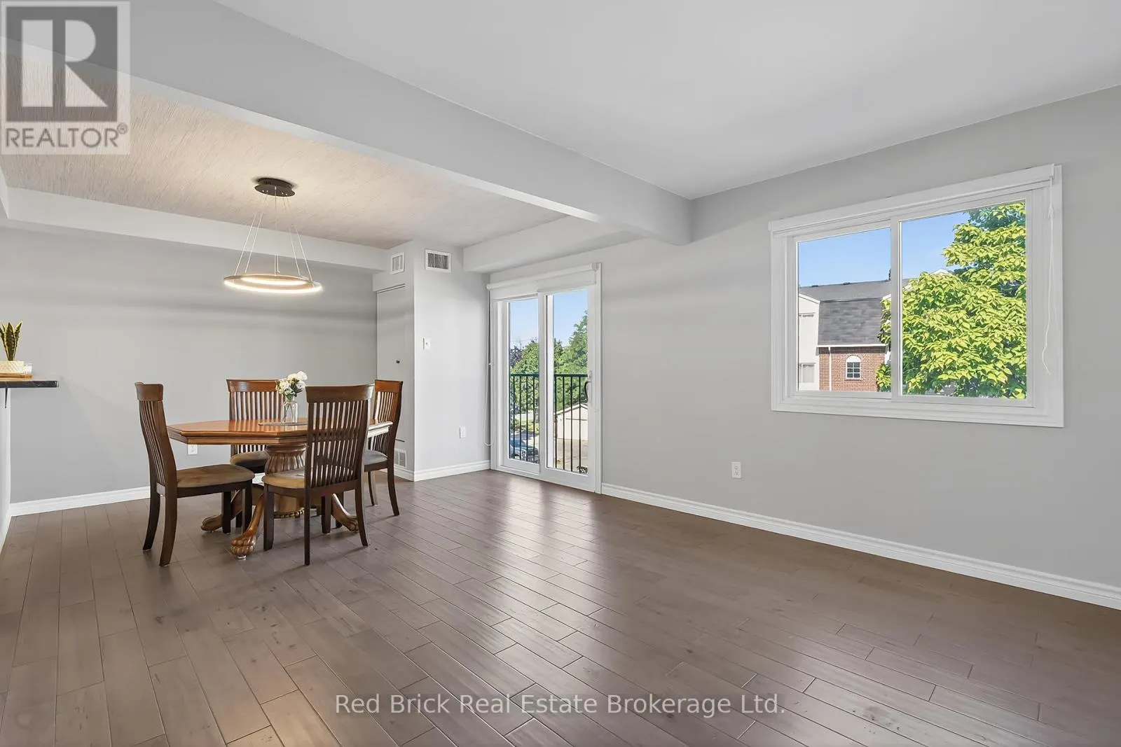 221 - 458 JANEFIELD AVENUE, #221