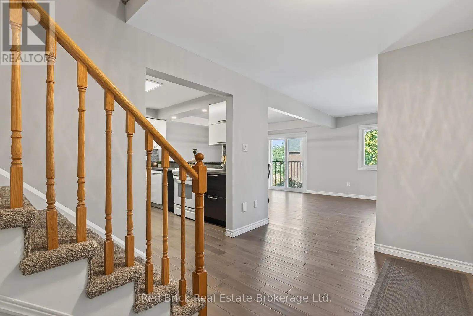 221 - 458 JANEFIELD AVENUE, #221