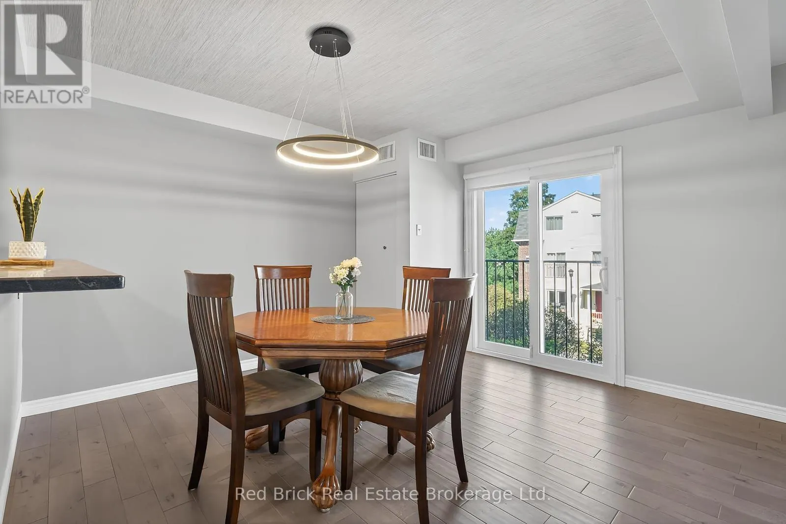 221 - 458 JANEFIELD AVENUE, #221