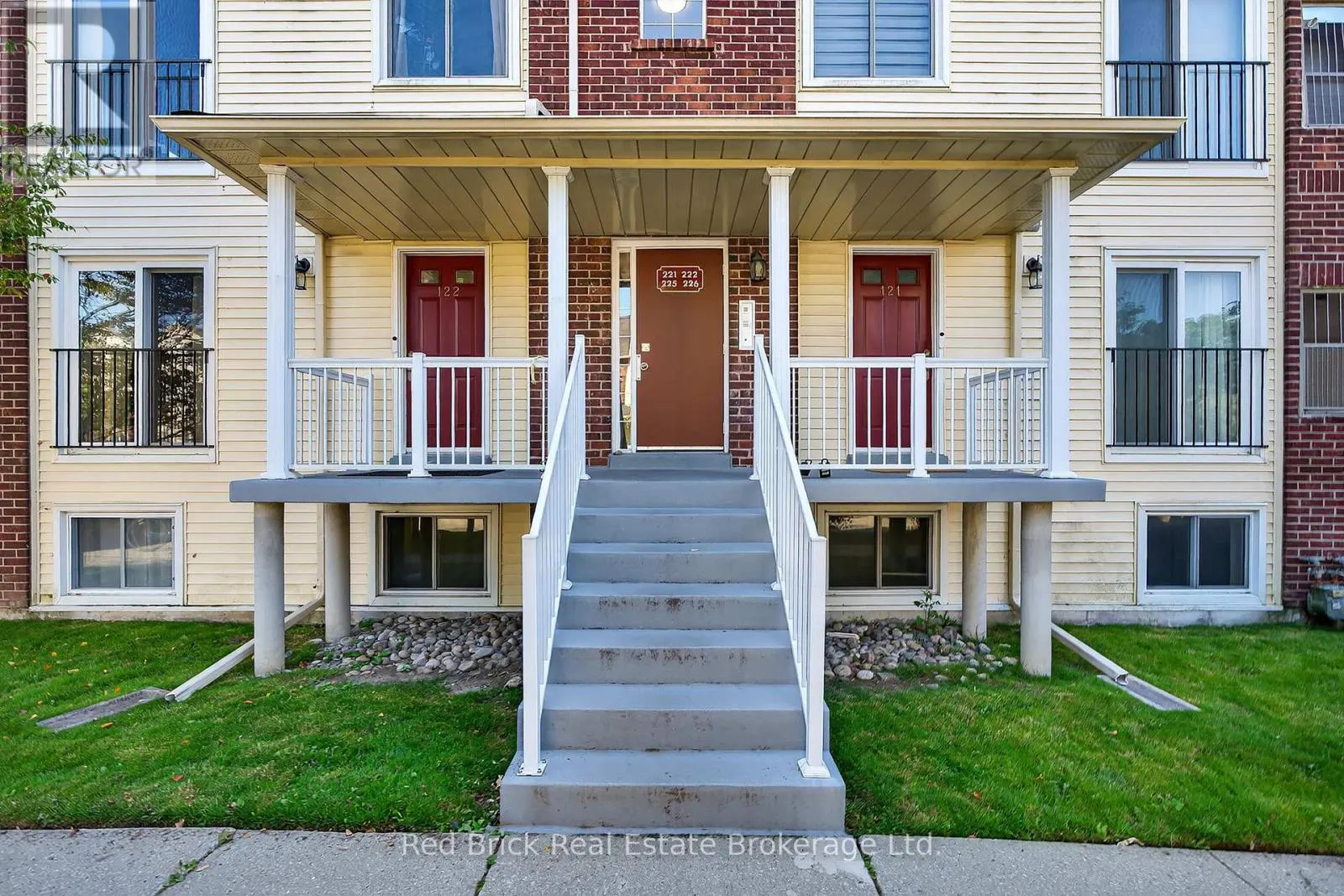 221 - 458 JANEFIELD AVENUE, #221