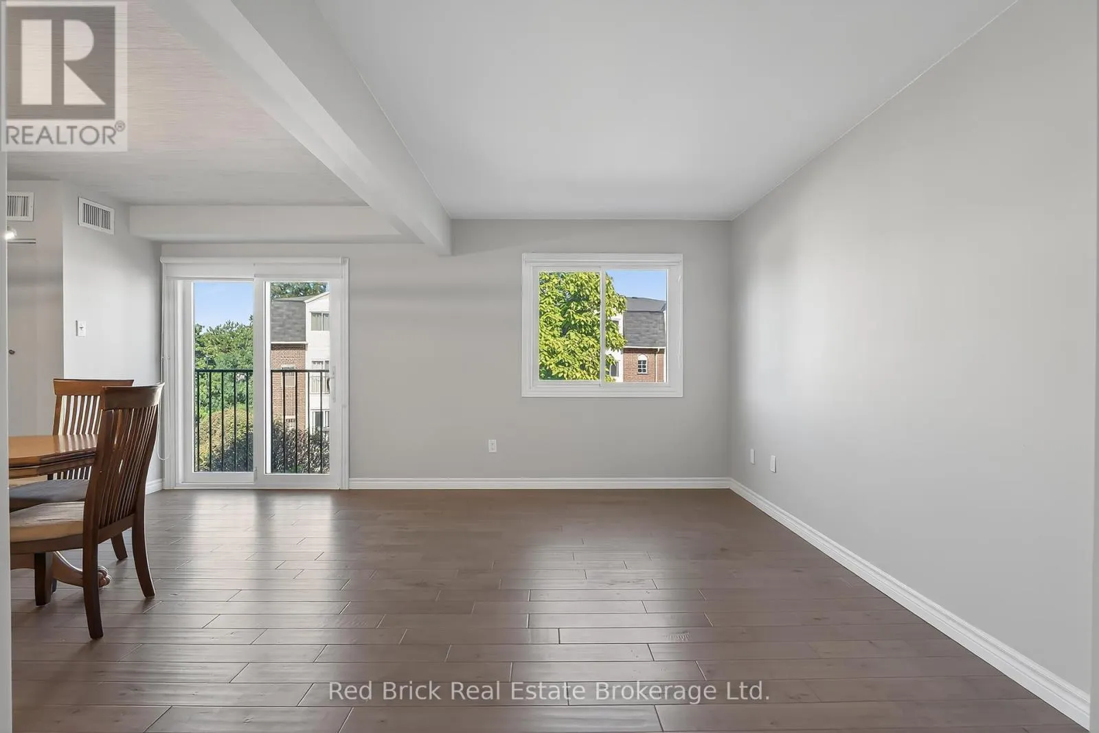 221 - 458 JANEFIELD AVENUE, #221