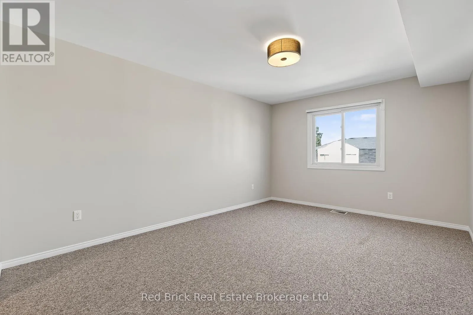 221 - 458 JANEFIELD AVENUE, #221