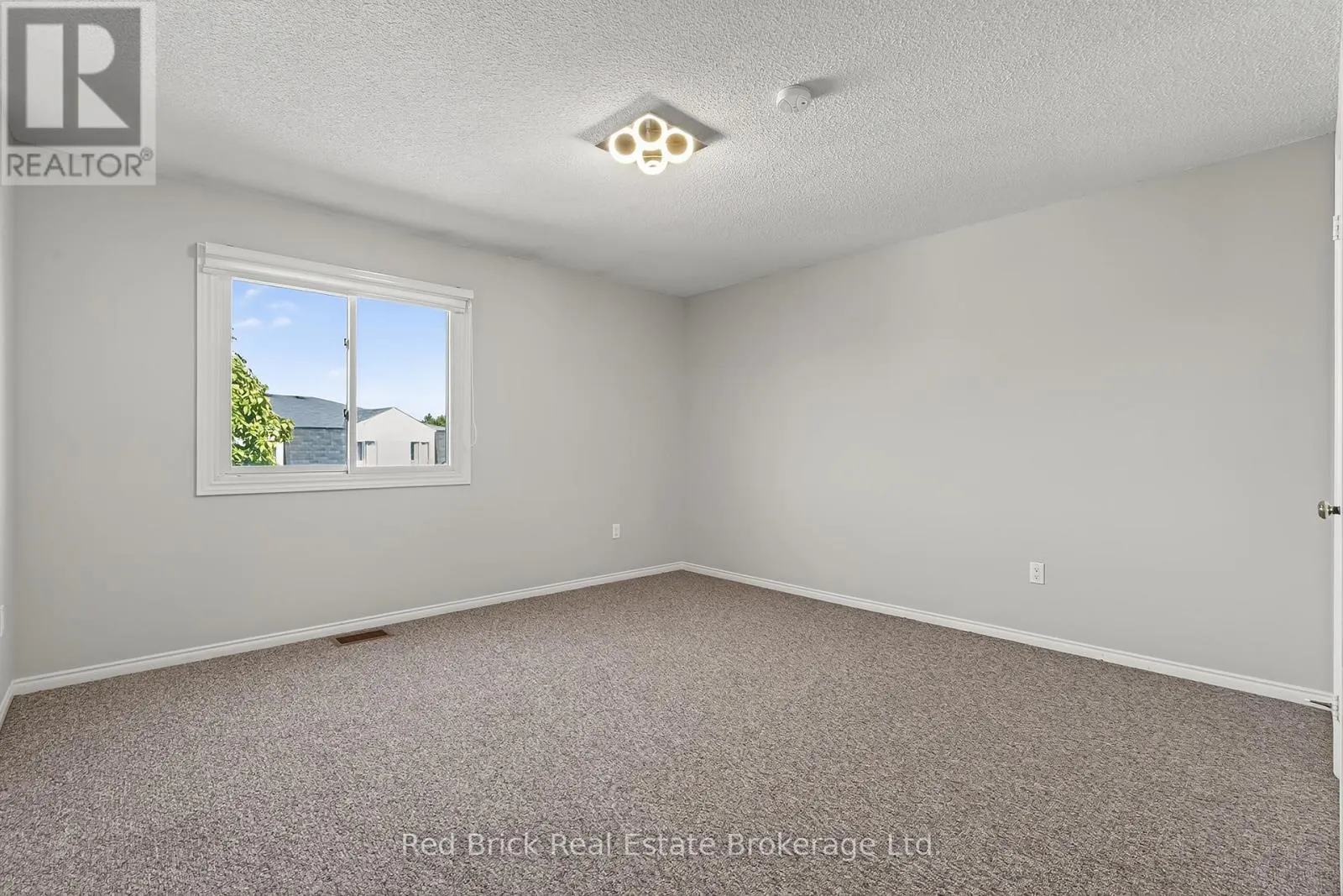 221 - 458 JANEFIELD AVENUE, #221