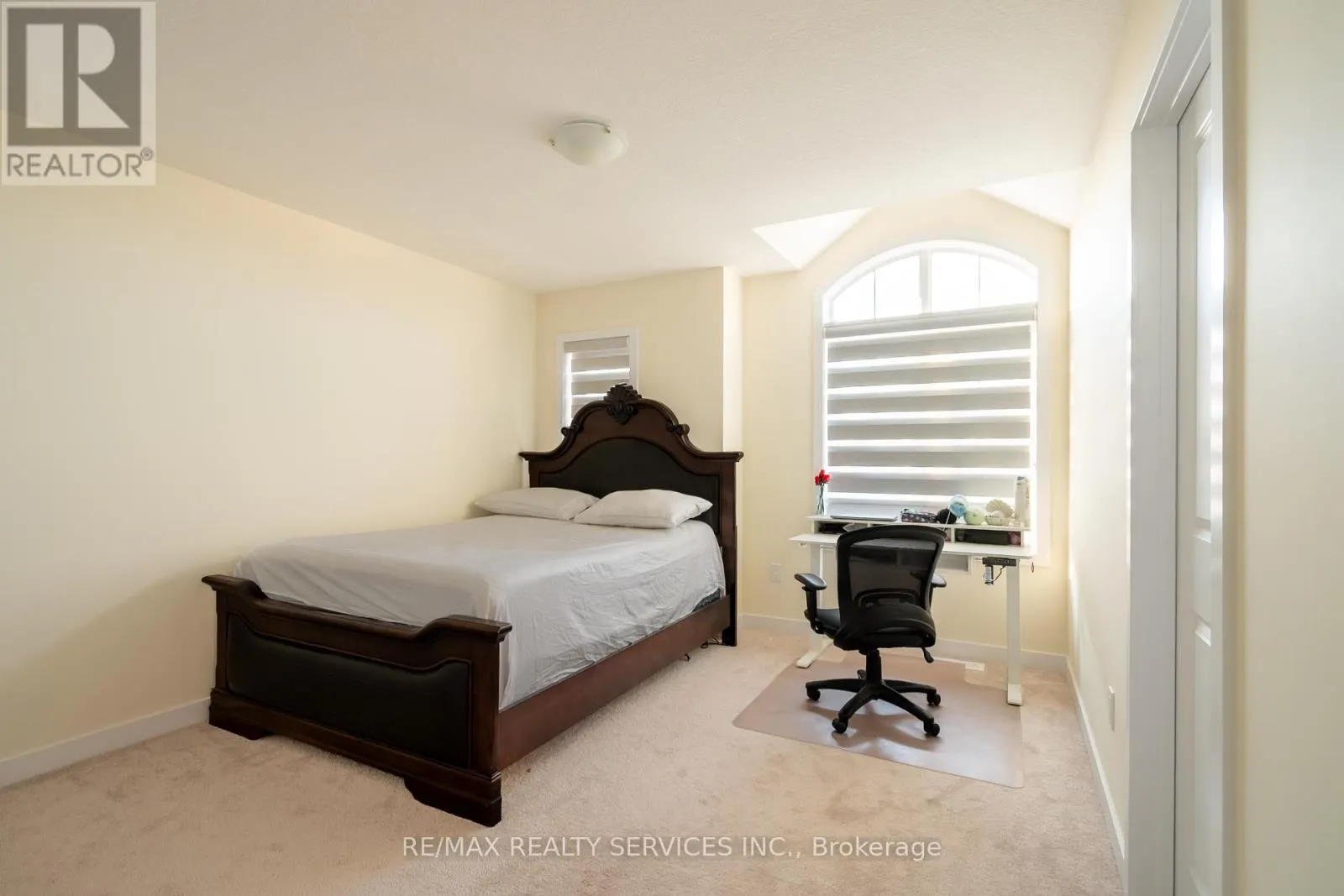 72 PAPERBIRCH DRIVE