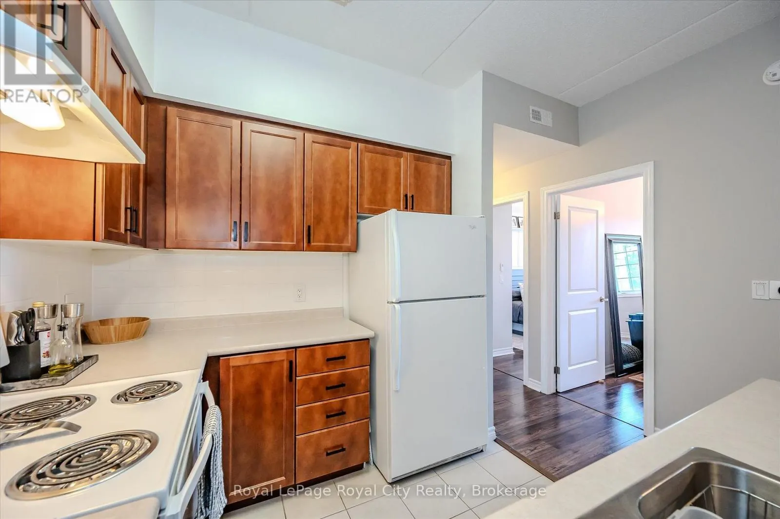 123 - 1077 GORDON STREET, #123