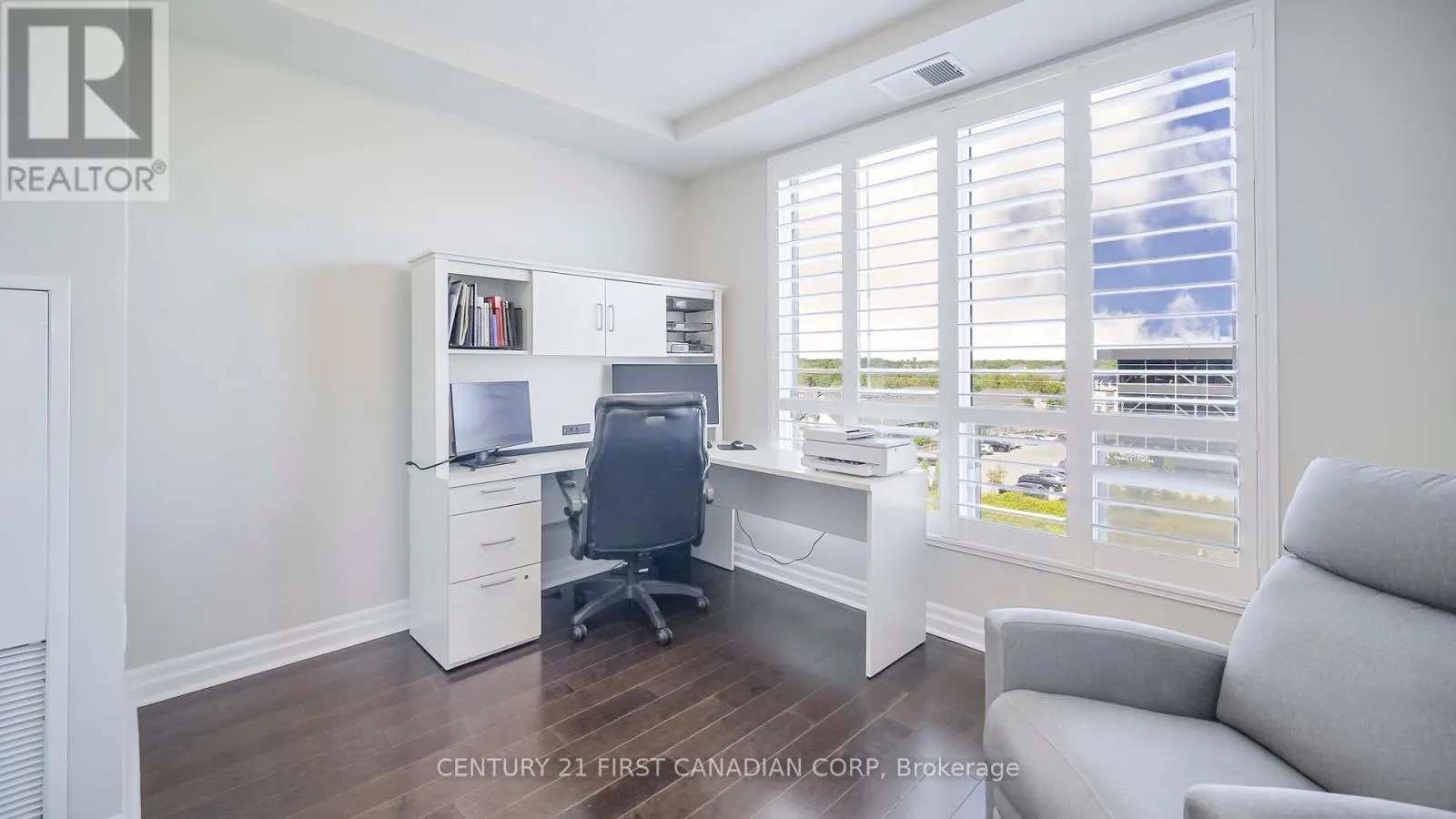 504 - 240 VILLAGEWALK BOULEVARD, #504
