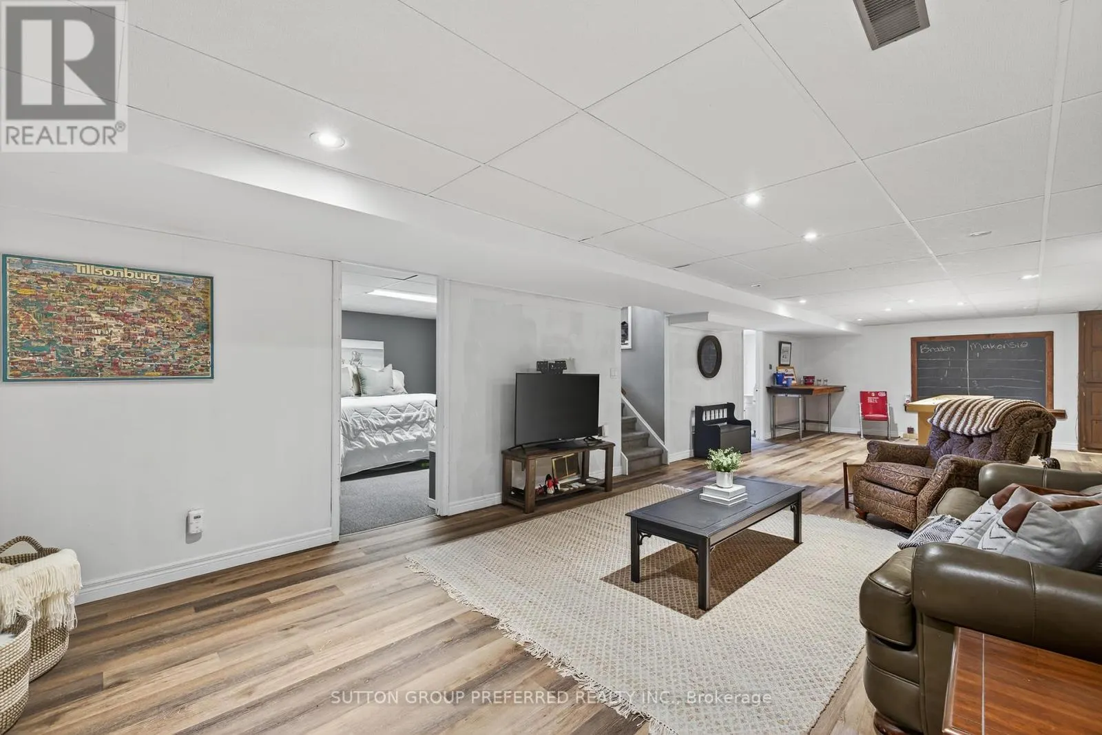 17 CLEAR VALLEY ROAD