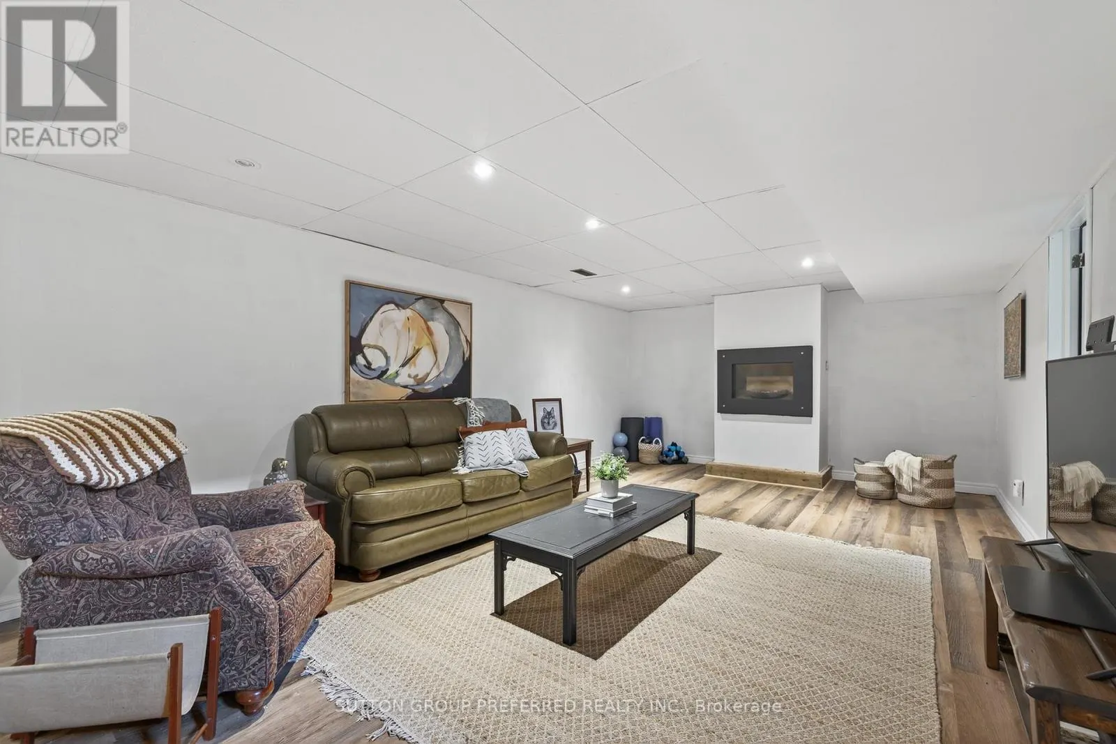 17 CLEAR VALLEY ROAD