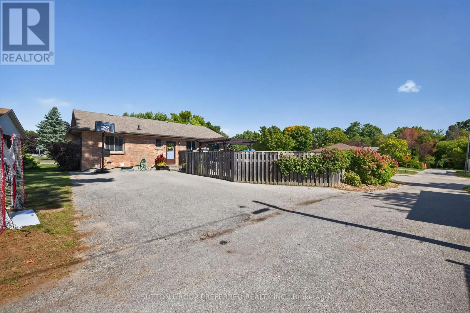 17 CLEAR VALLEY ROAD