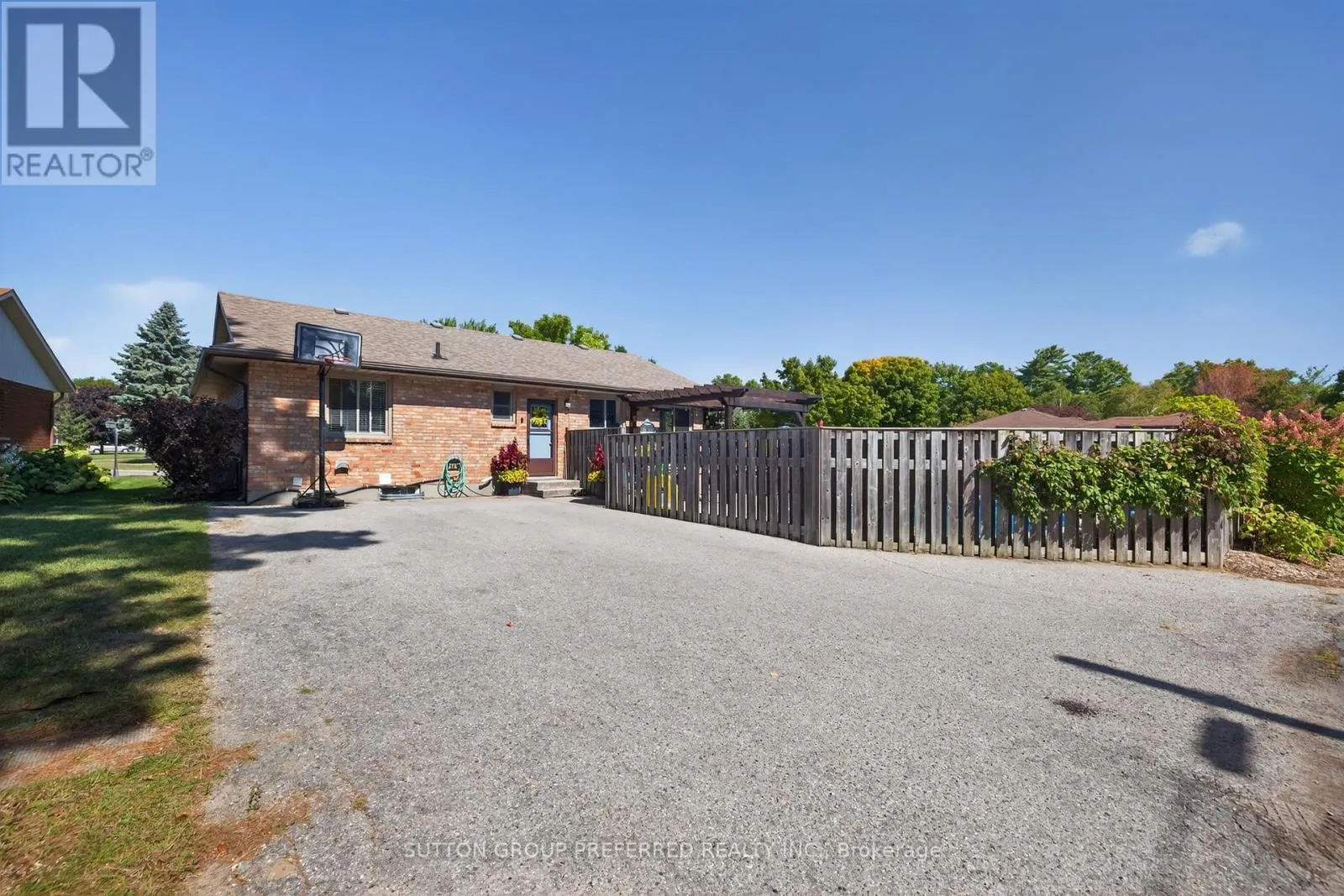 17 CLEAR VALLEY ROAD