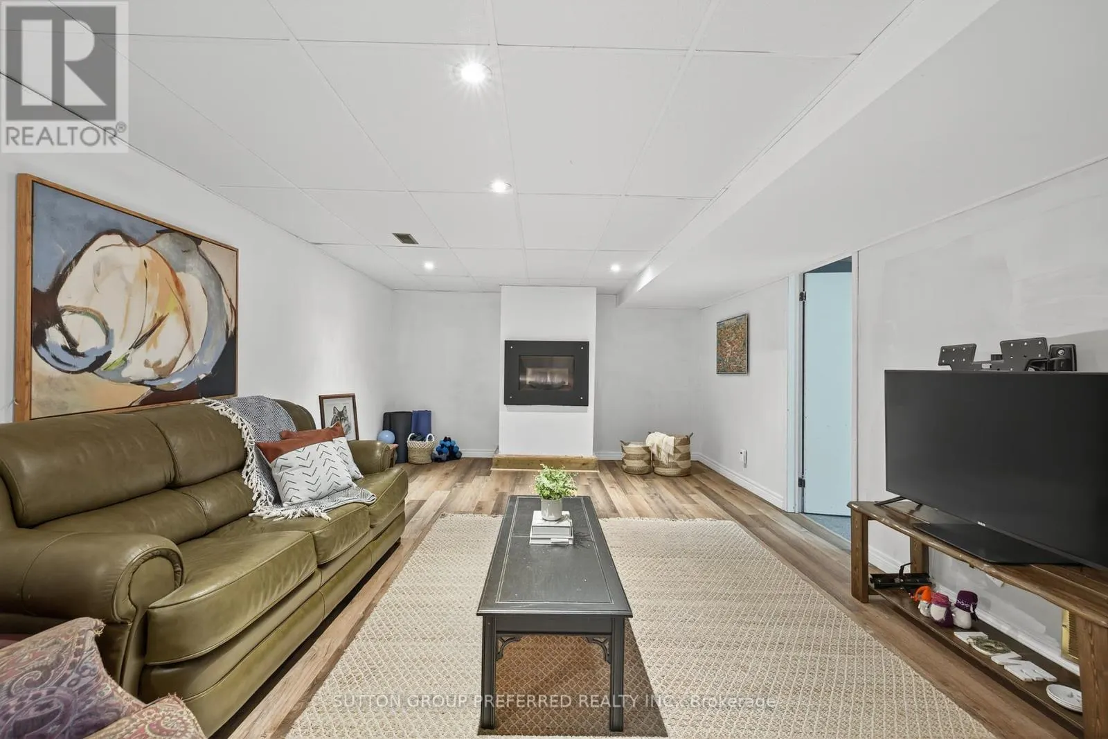 17 CLEAR VALLEY ROAD