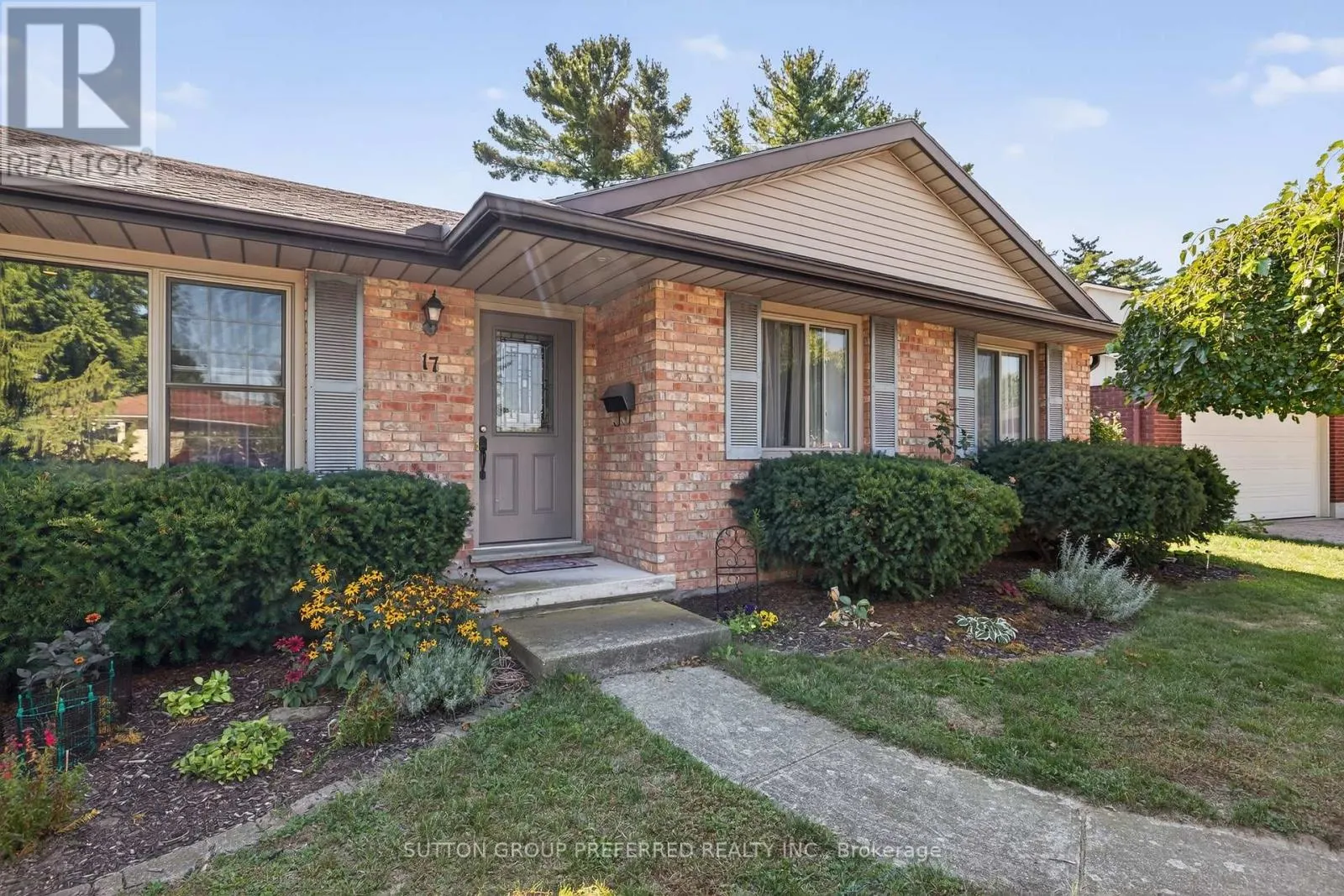17 CLEAR VALLEY ROAD