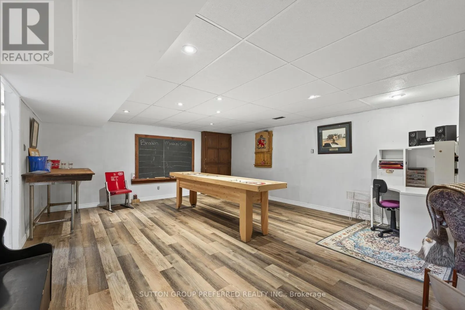 17 CLEAR VALLEY ROAD