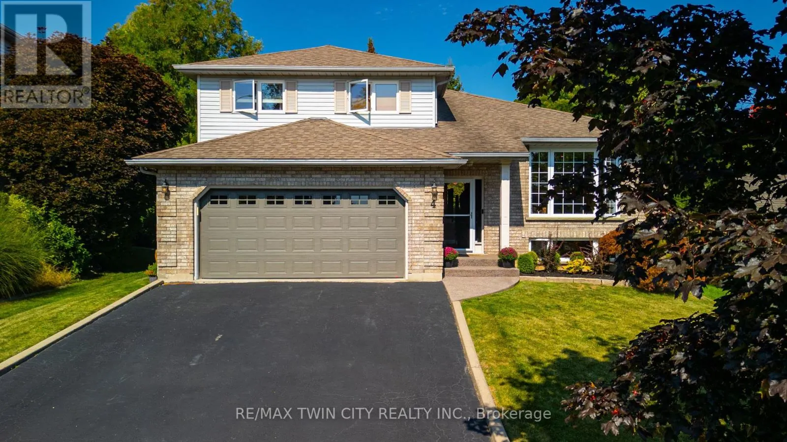 4 MACBRIDE COURT
