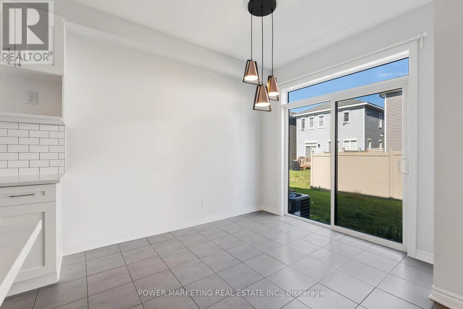 527 CATLEAF ROW