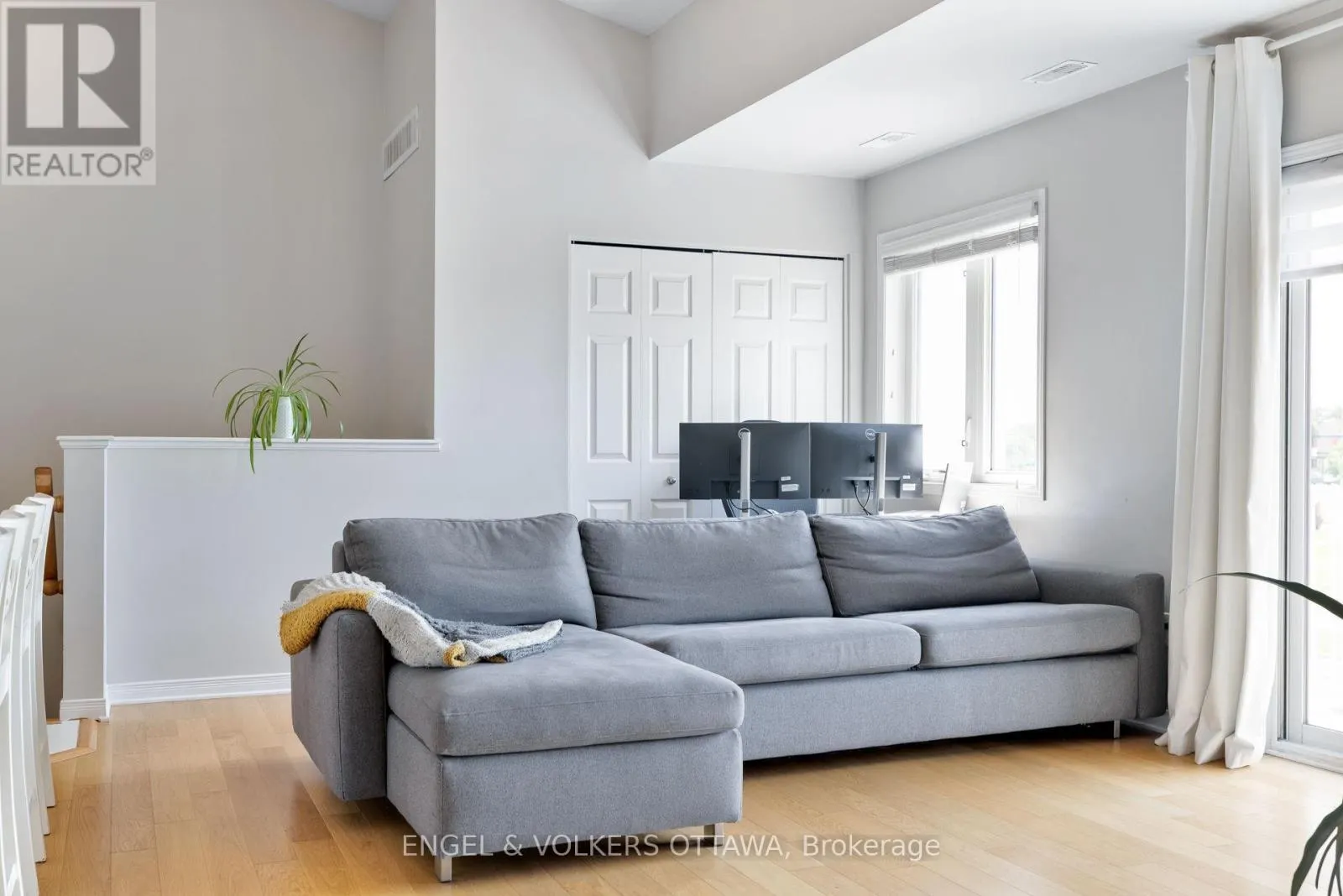 4 - 44 STERNES PRIVATE