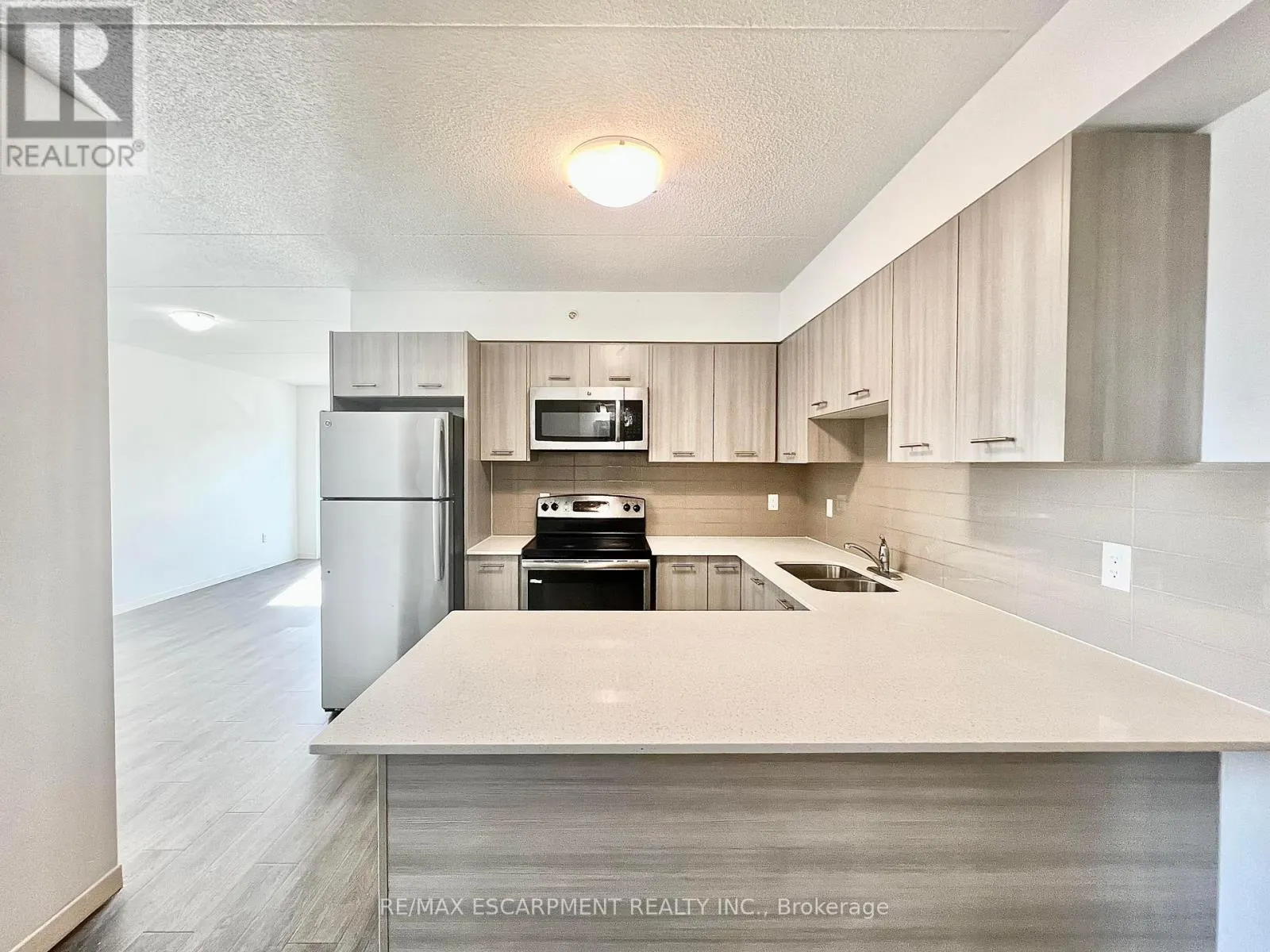 302 - 220 CANNON STREET E