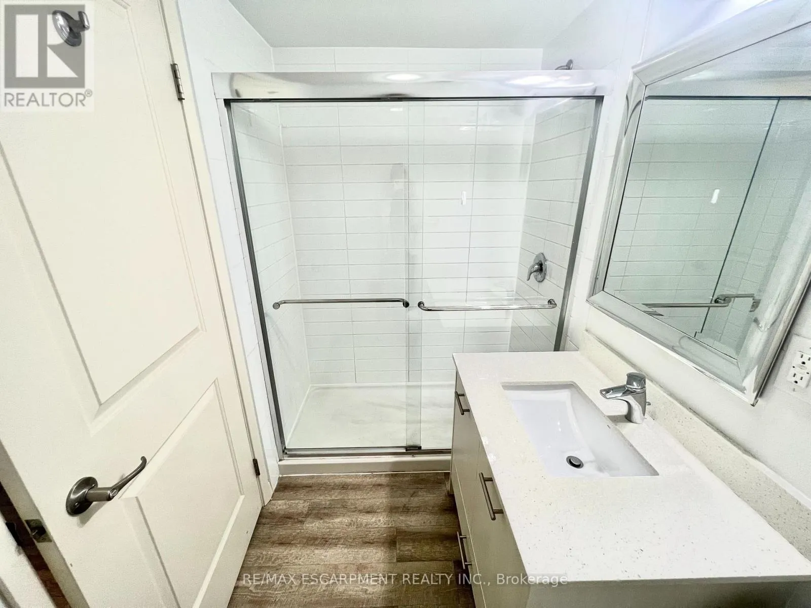 302 - 220 CANNON STREET E
