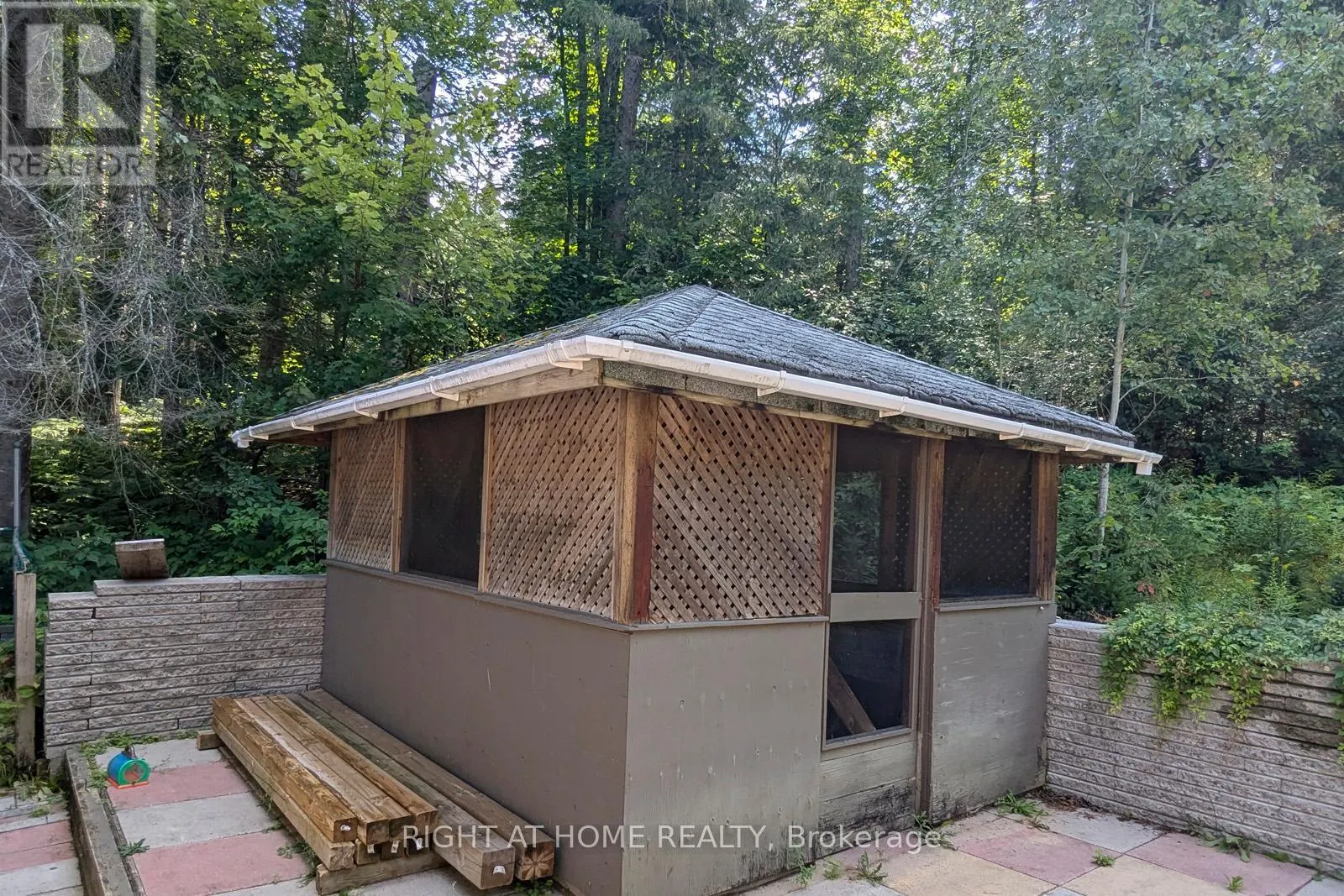 524 BALSAM CHUTES ROAD