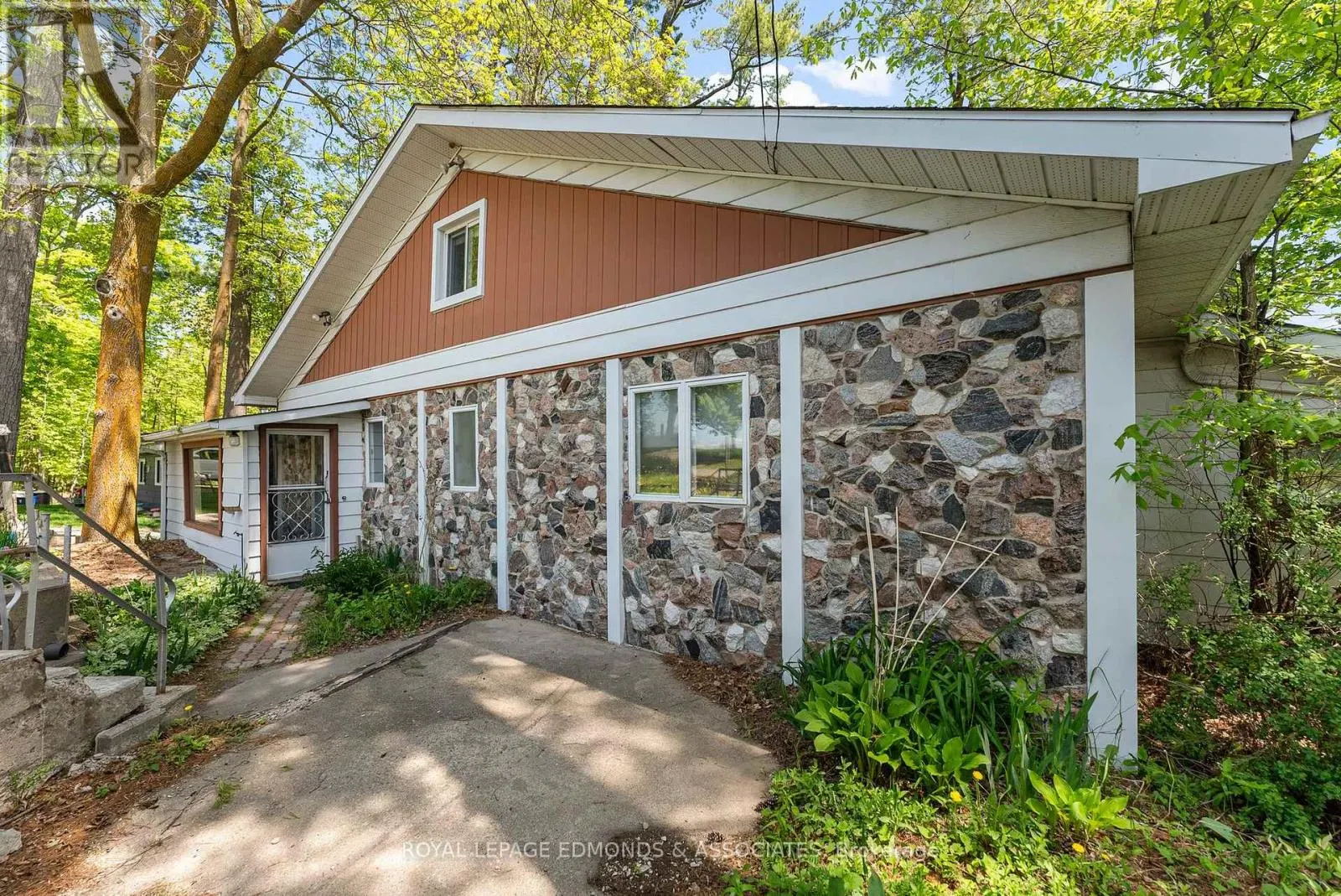 87 COBBLE STONE LANE
