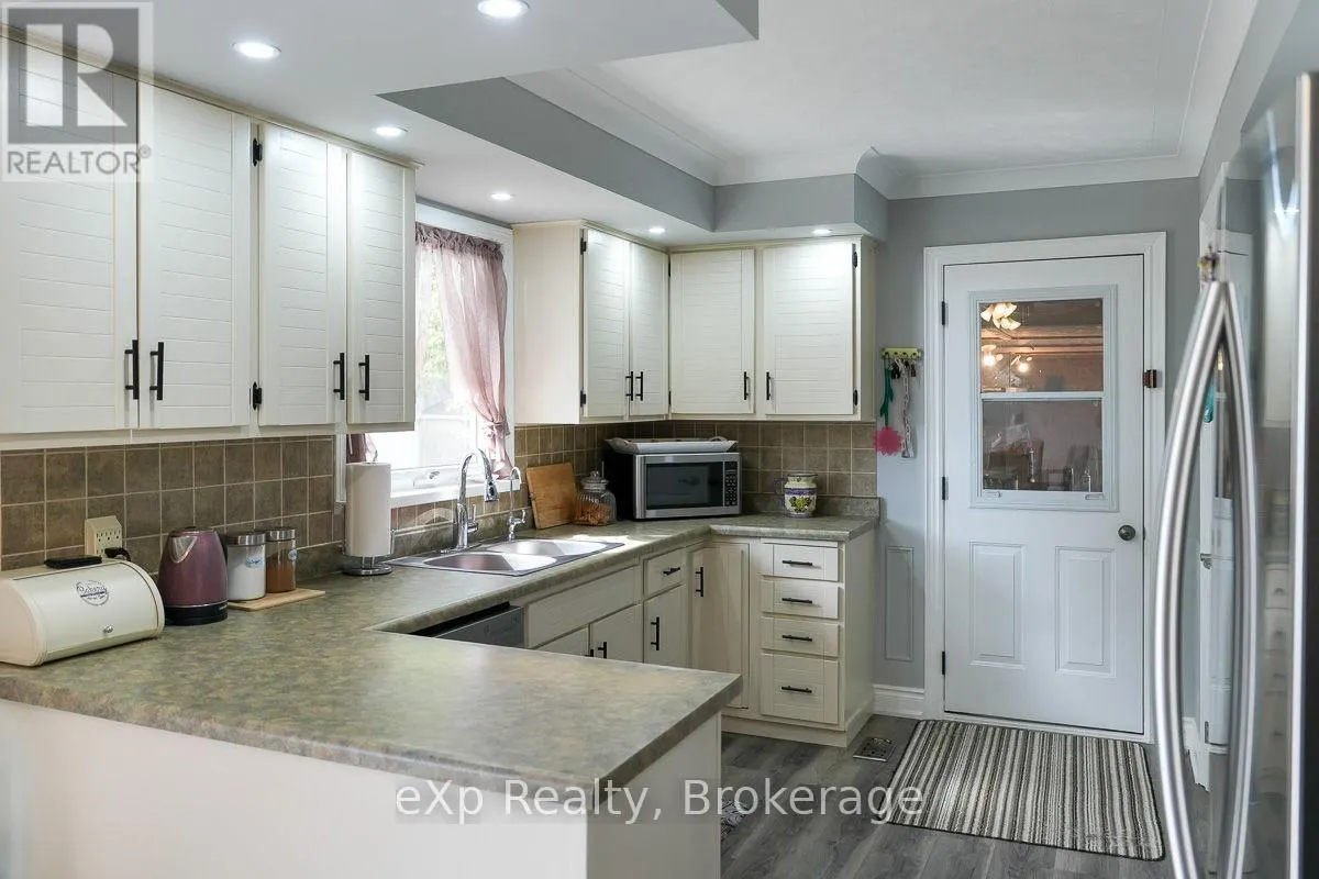 3595 BRUCE ROAD 3