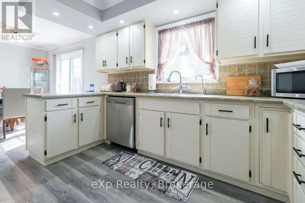 3595 BRUCE ROAD 3