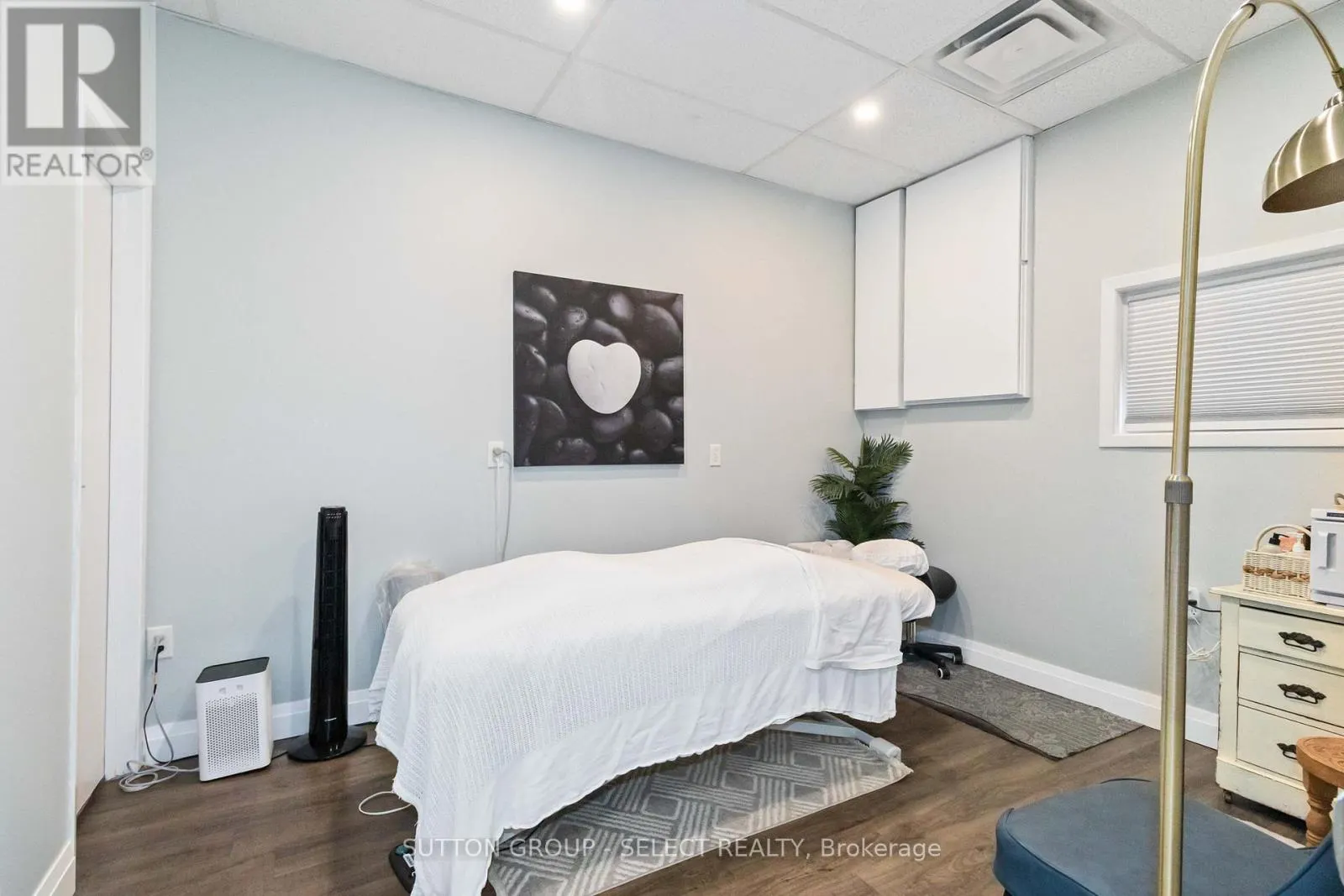 795 DUNDAS STREET