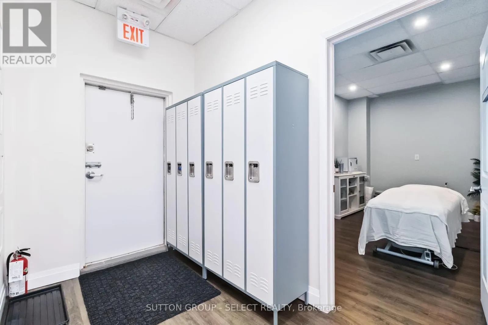 795 DUNDAS STREET