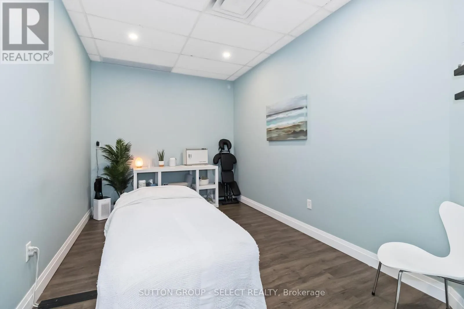 795 DUNDAS STREET