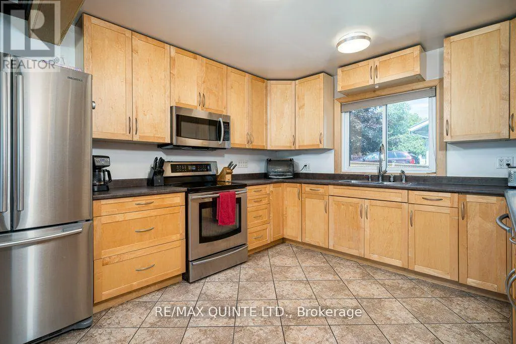 348 RIVER STREET W