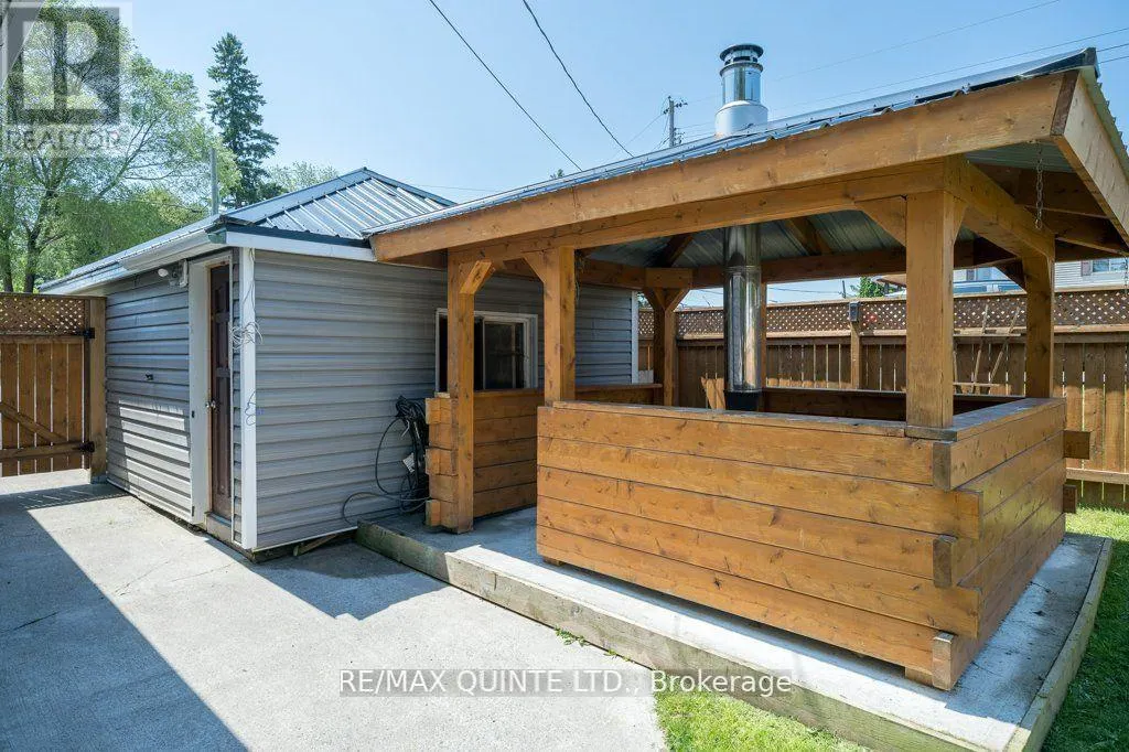 348 RIVER STREET W