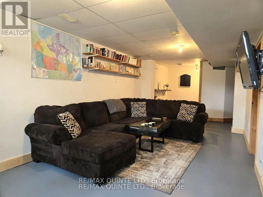 348 RIVER STREET W