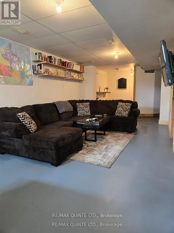 348 RIVER STREET W