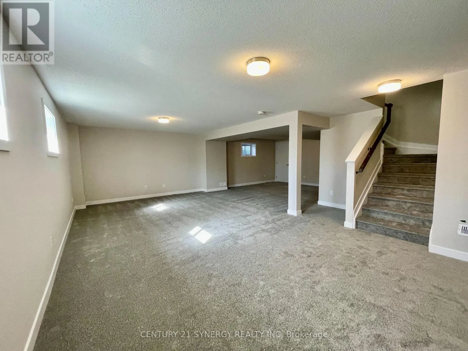 862 HENSLOWS CIRCLE