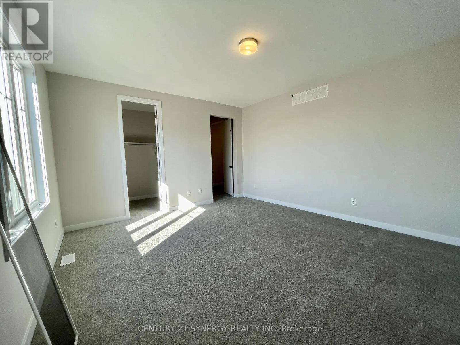 862 HENSLOWS CIRCLE