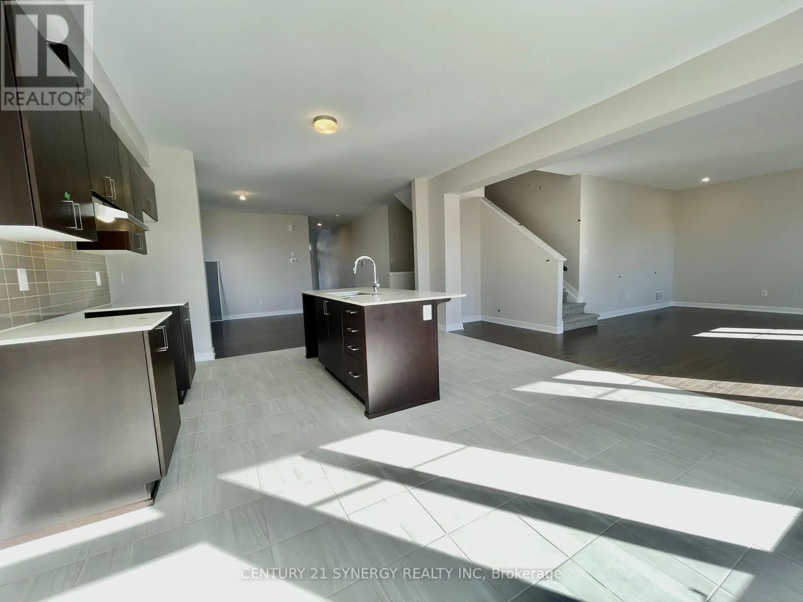 862 HENSLOWS CIRCLE