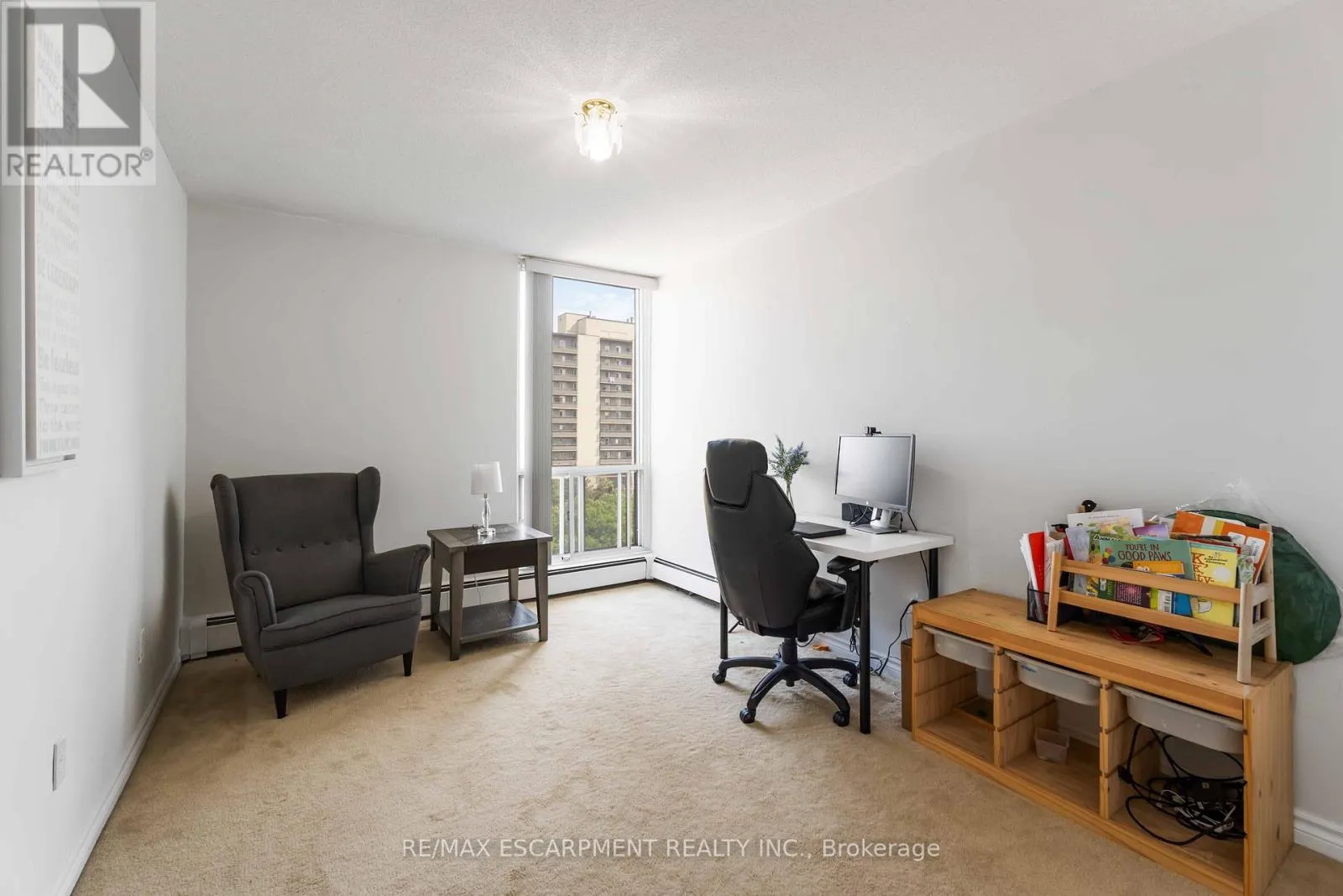 1004 - 75 GLENBURN COURT