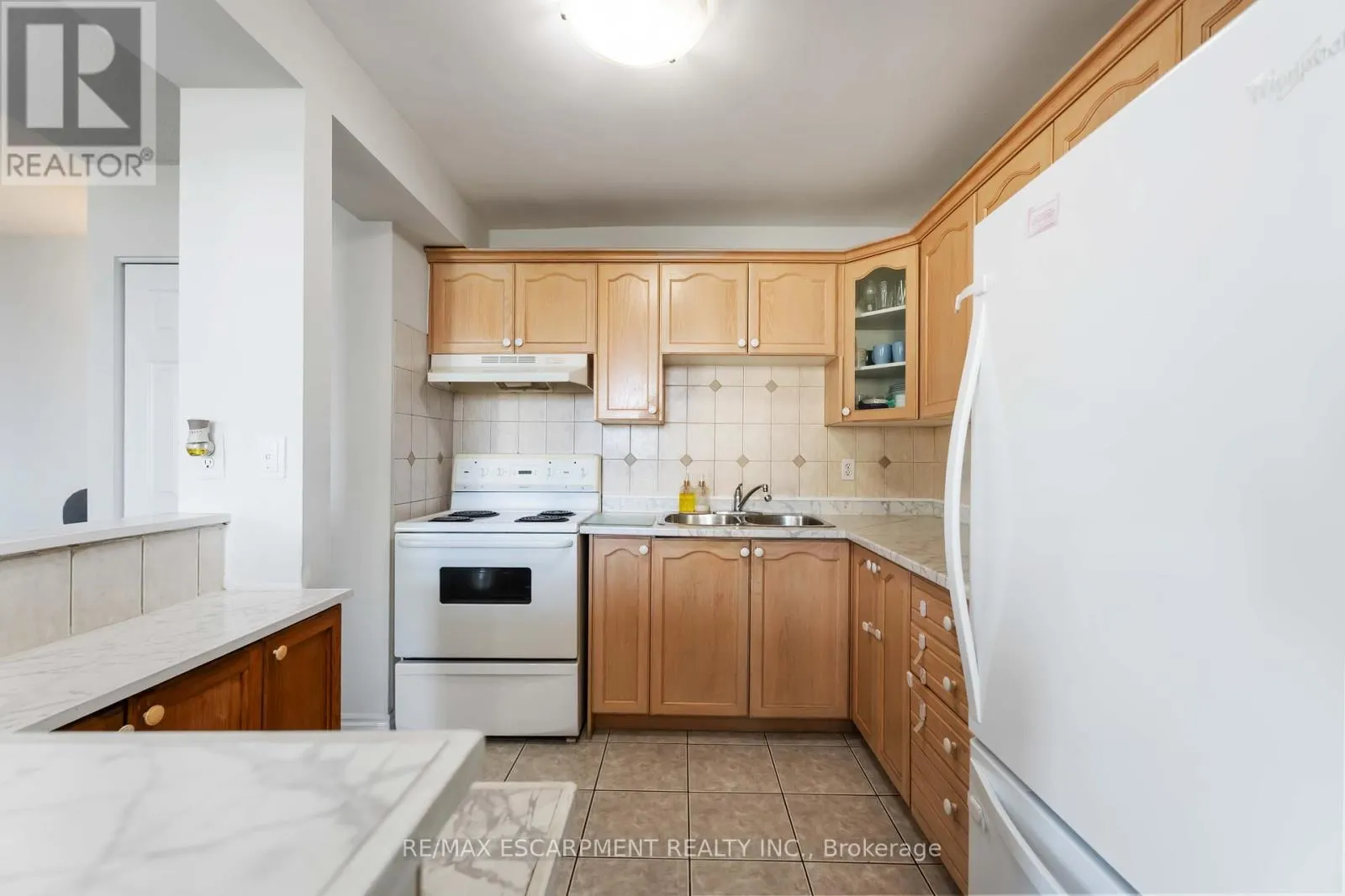 1004 - 75 GLENBURN COURT