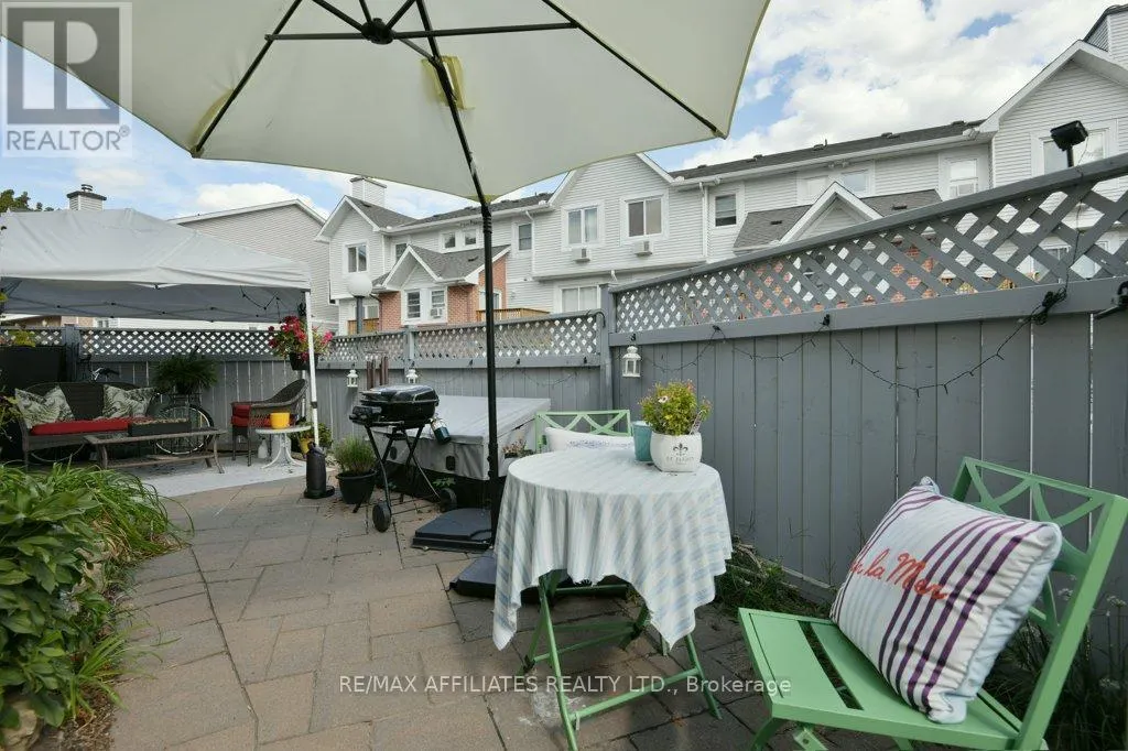 3 - 355 MULLETT STREET