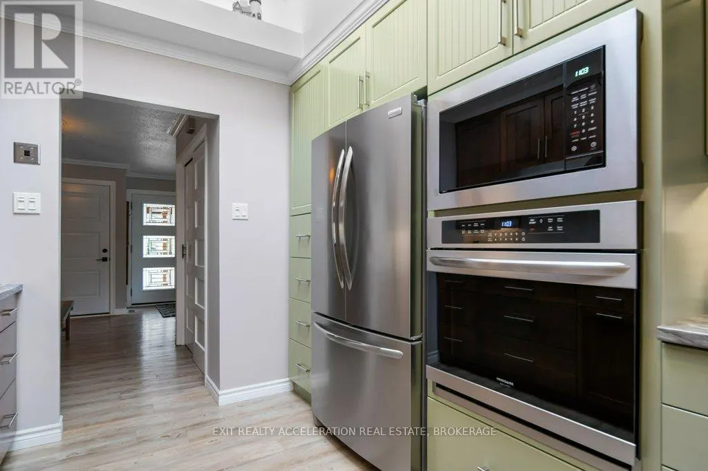 252 BRIDGE STREET W