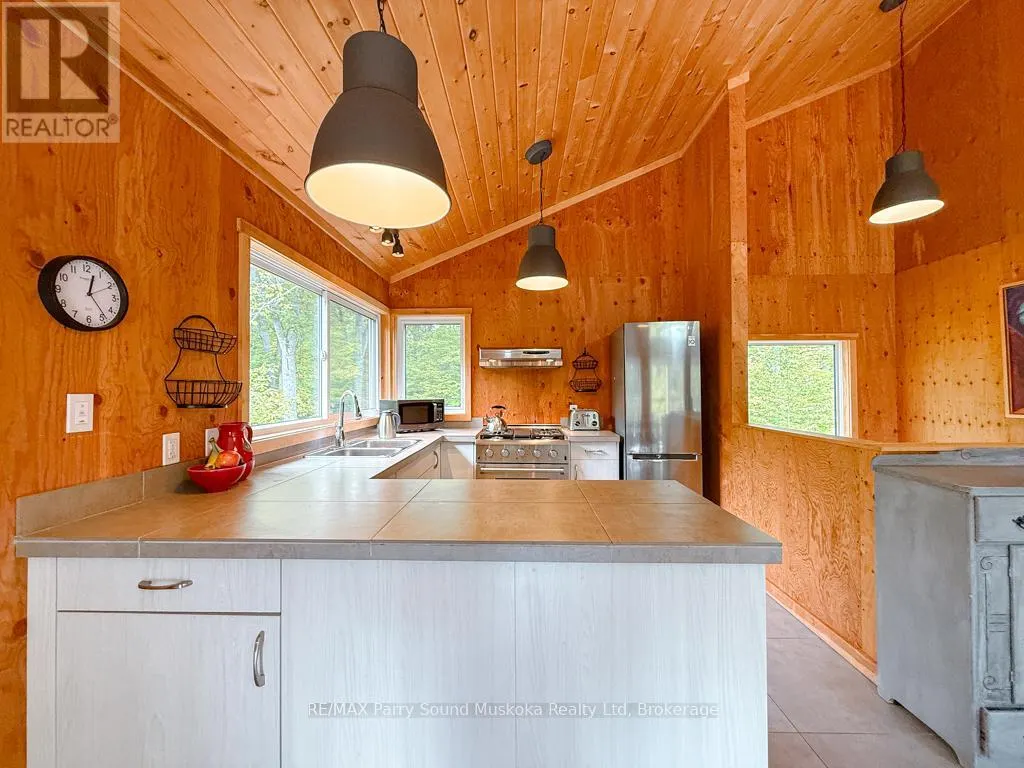 71 CROWN RETREATS ROAD